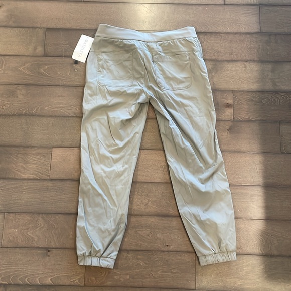 NWT Athleta Trekkie Jogger 2.0 - Picture 3 of 3